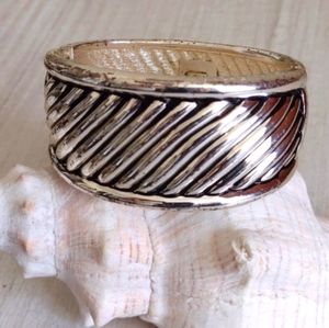 ❤️BUNDLE ONLY❤️ Silver Tone Edgy Patina Design Hinge Cuff Bracelet